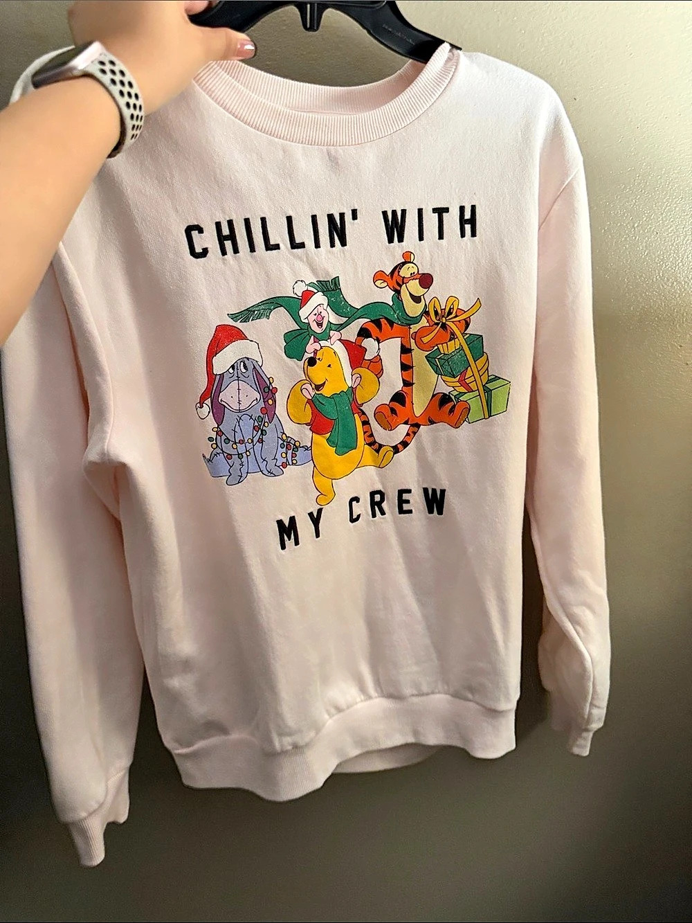 Disney Pooh & Friends Chillin With My Crew Christmas Crewneck Sweatshirt Large